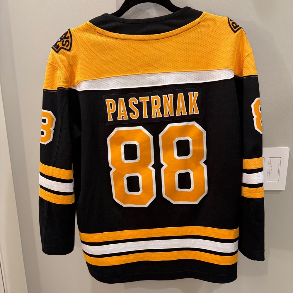 Youth L/XL Bruins Pastrnak Fanatics NHL Jersey - Picture 2 of 3